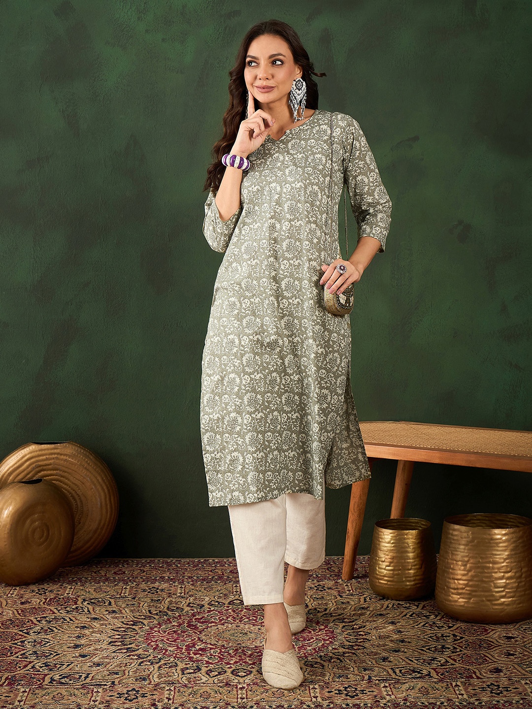 

Vastramyaa Women Floral Printed Kurta, Olive