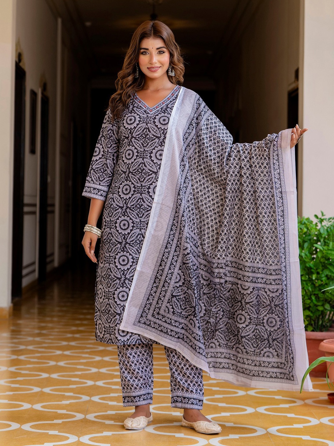 

KALINI Women Floral Printed Regular Kurta with Trousers & With Dupatta, Black