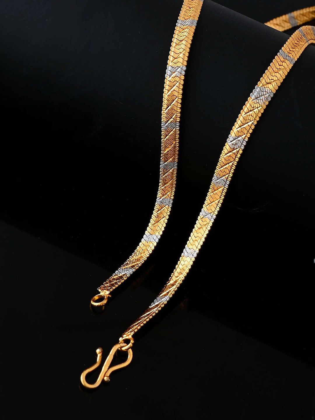 

VOJ Men Gold-Plated Stainless Steel Chain