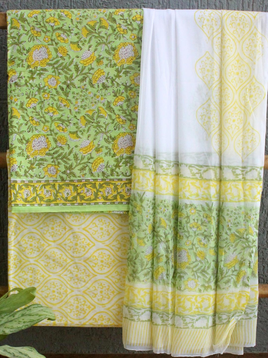 

Weaves of Tradition Printed Pure Cotton Unstitched Dress Material, Green
