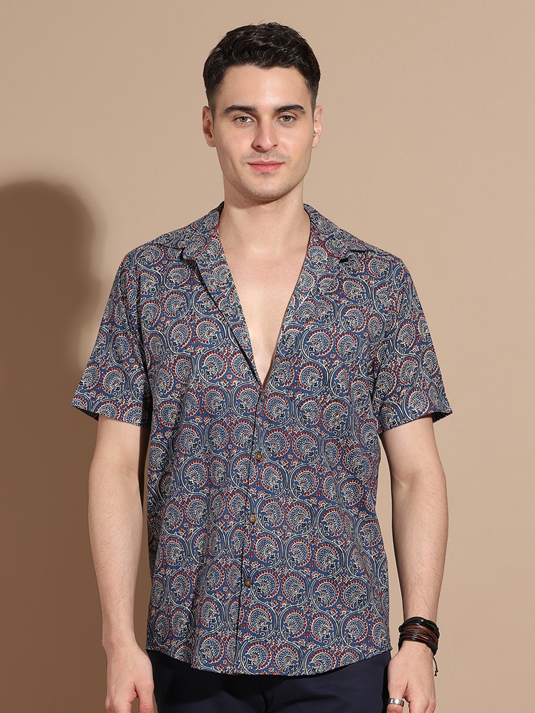 

Anouk Men Smart Spread Collar Floral Printed Cotton Casual Shirt, Navy blue