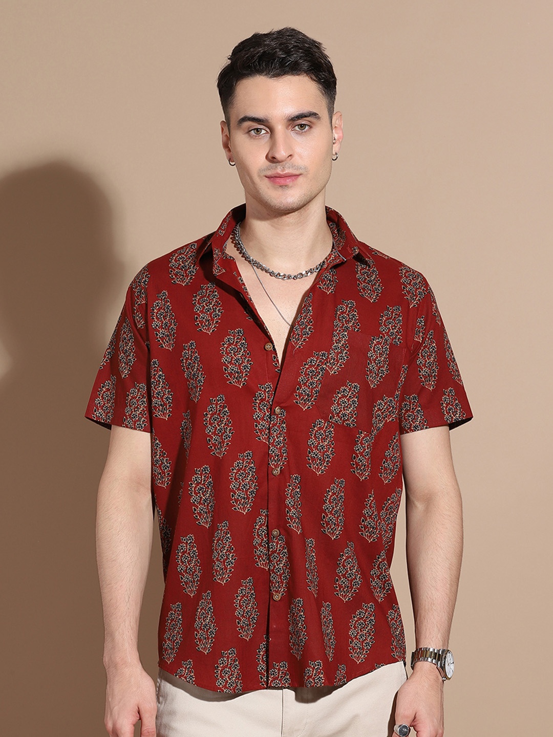 

Anouk Men Smart Fit Spread Collar Floral Printed Pure Cotton Casual Shirt, Maroon