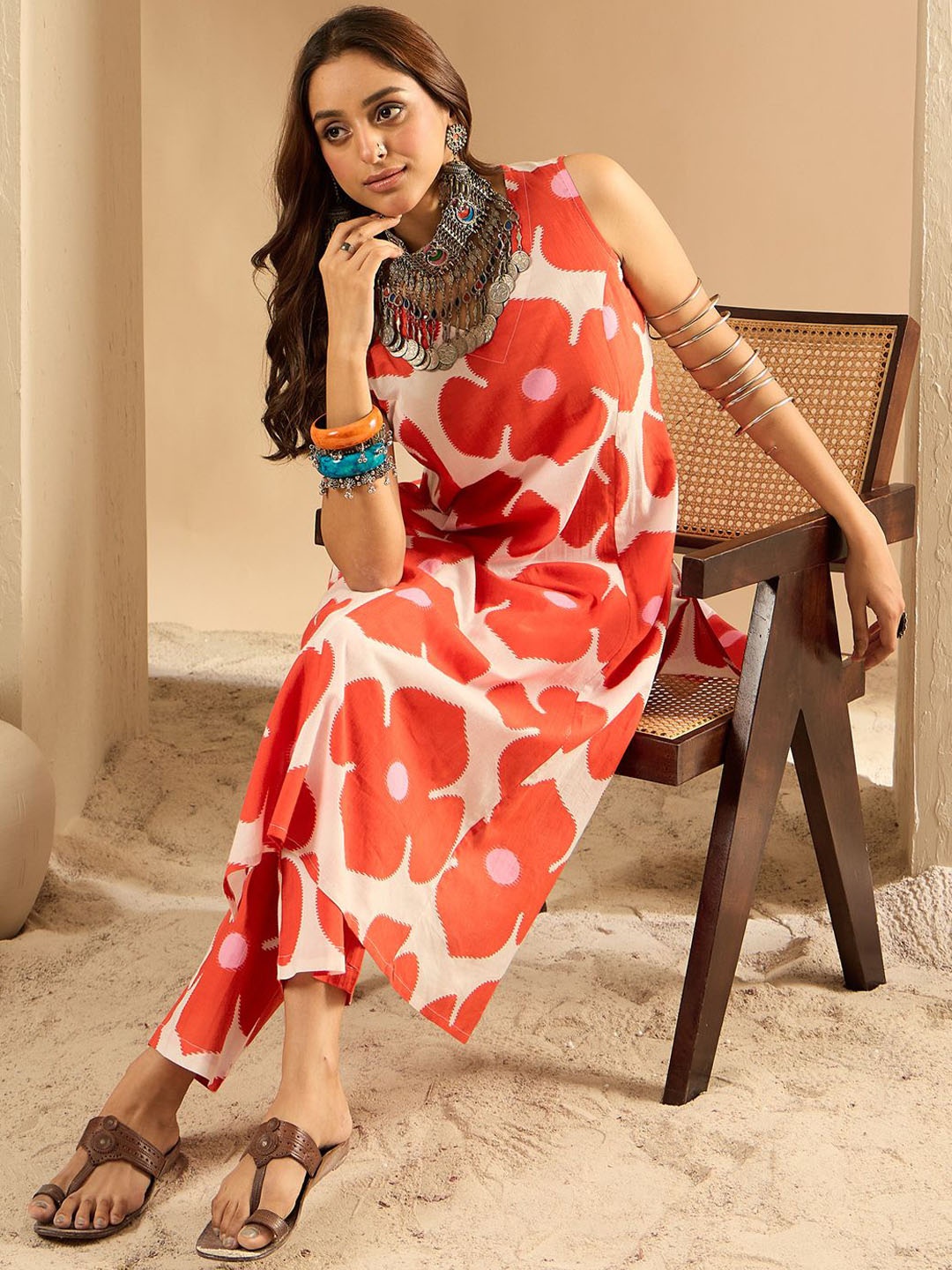 

Indo Era Women Floral Printed Regular Pure Cotton Kurta with Trousers, White