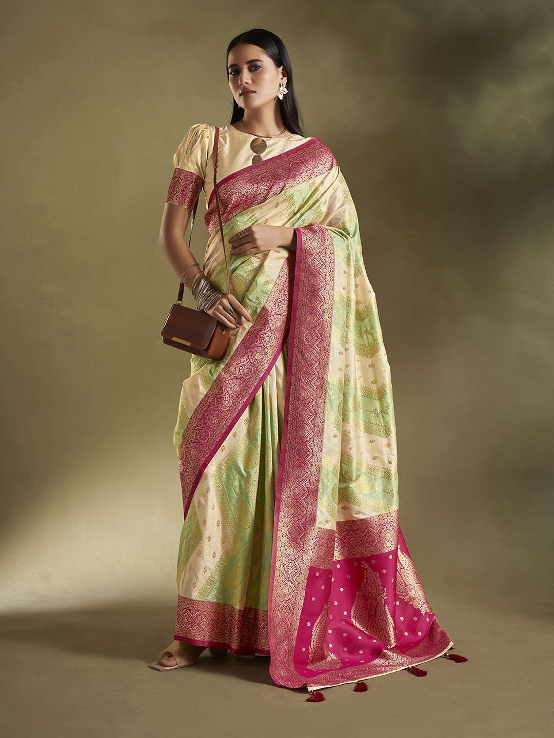 

elora Woven Design Zari Banarasi Saree, Green