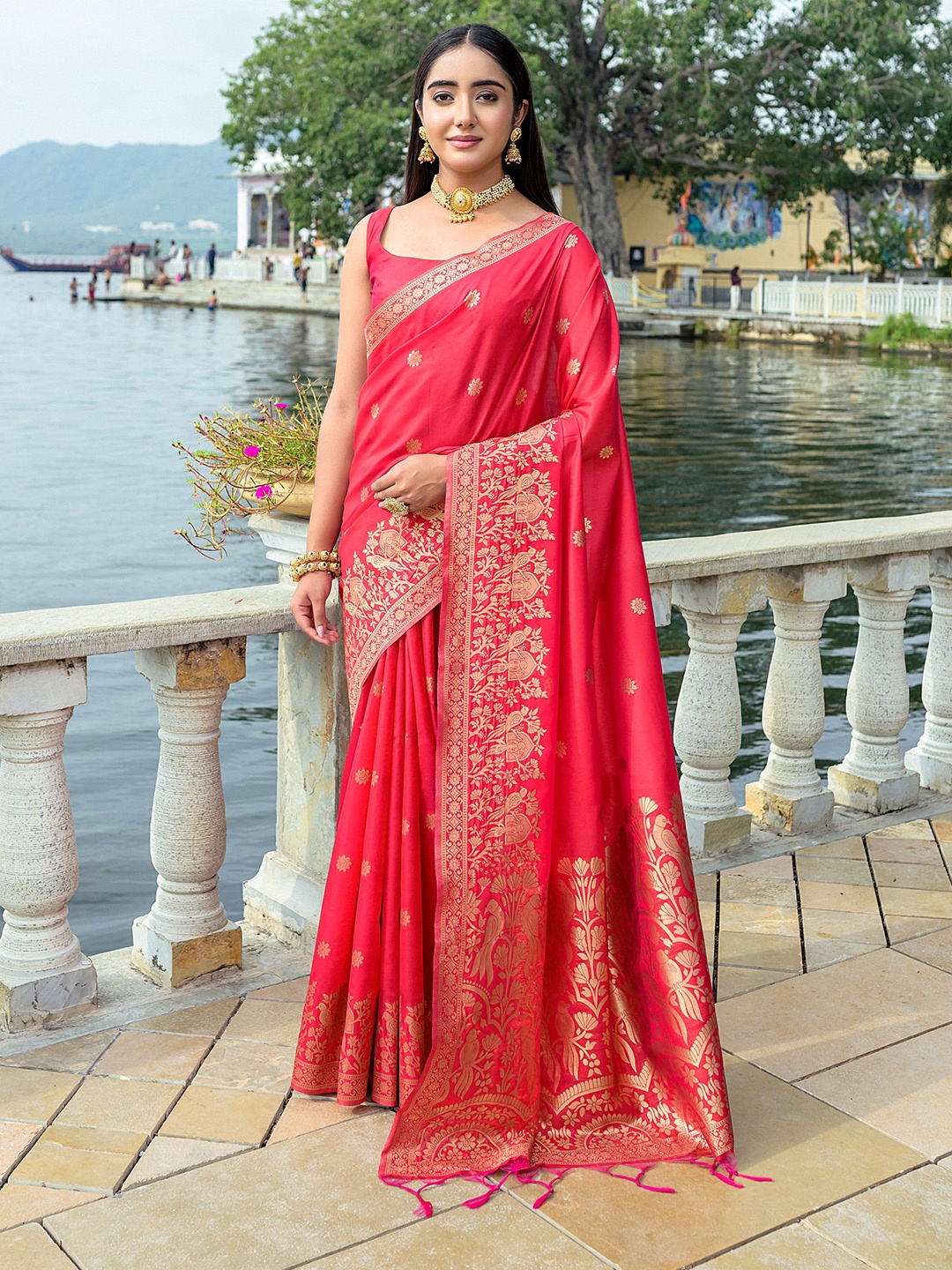 

Kandora Woven Design Zari Pure Silk Saree, Red