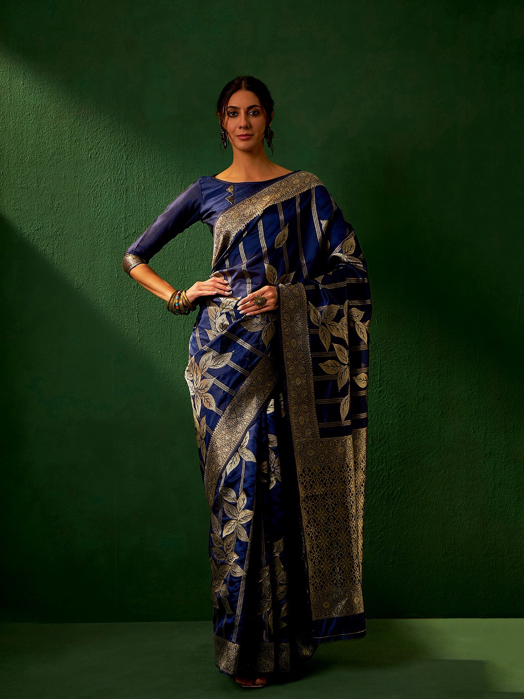 

Maroosh Woven Design Zari Banarasi Saree, Navy blue