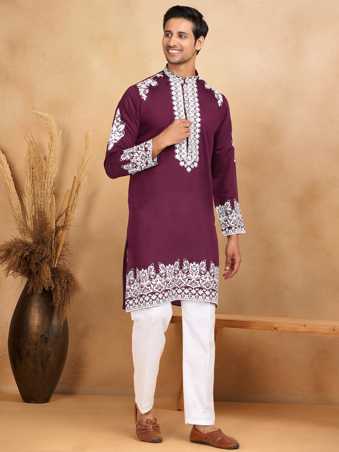 

KRAFT INDIA LUXE Men Ethnic Motifs Embroidered Regular Kurta with Trousers, Purple