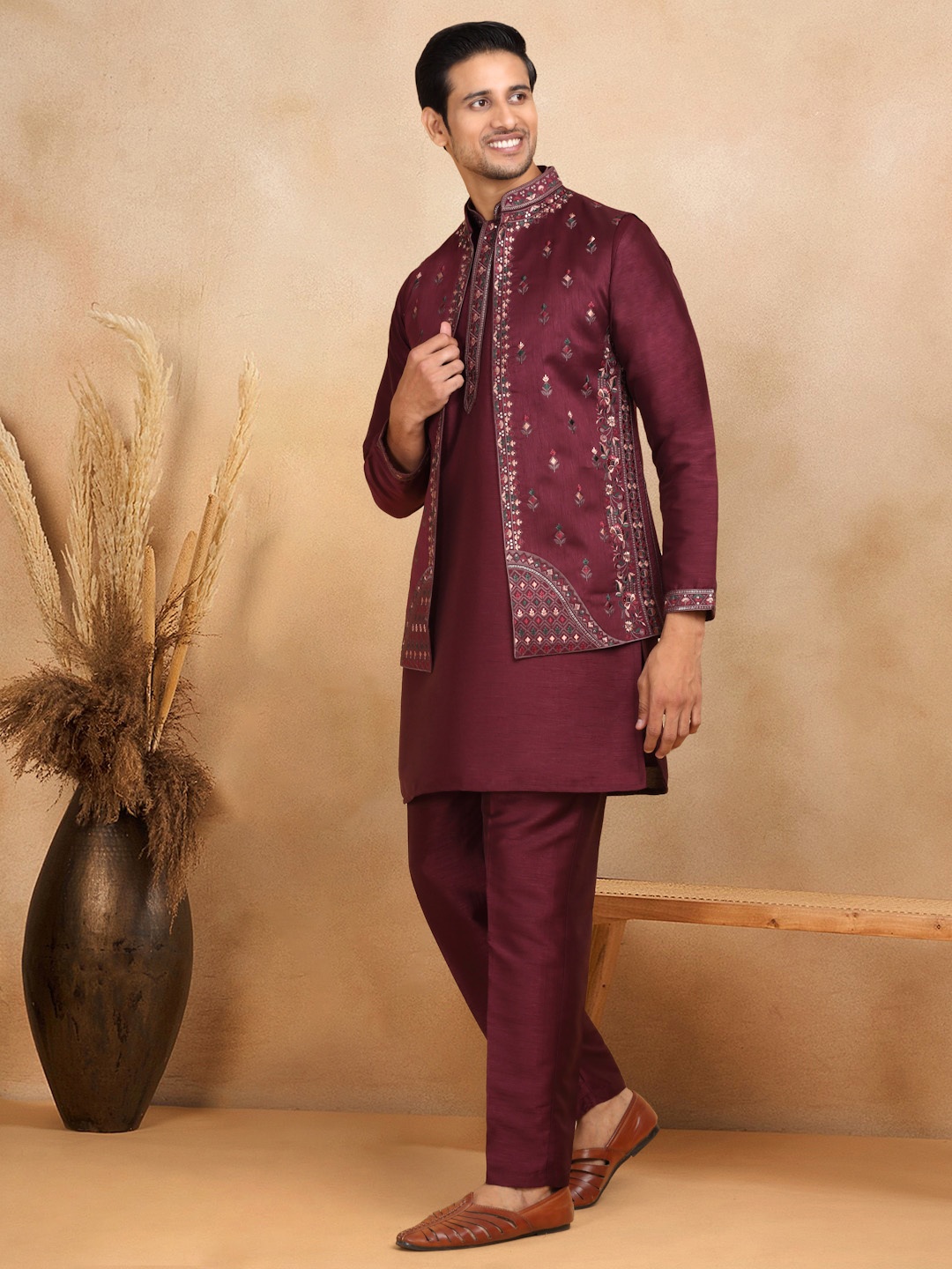 

KRAFT INDIA LUXE Men Embroidered Sequinned Kurta & Trousers With Nehru Jacket, Purple