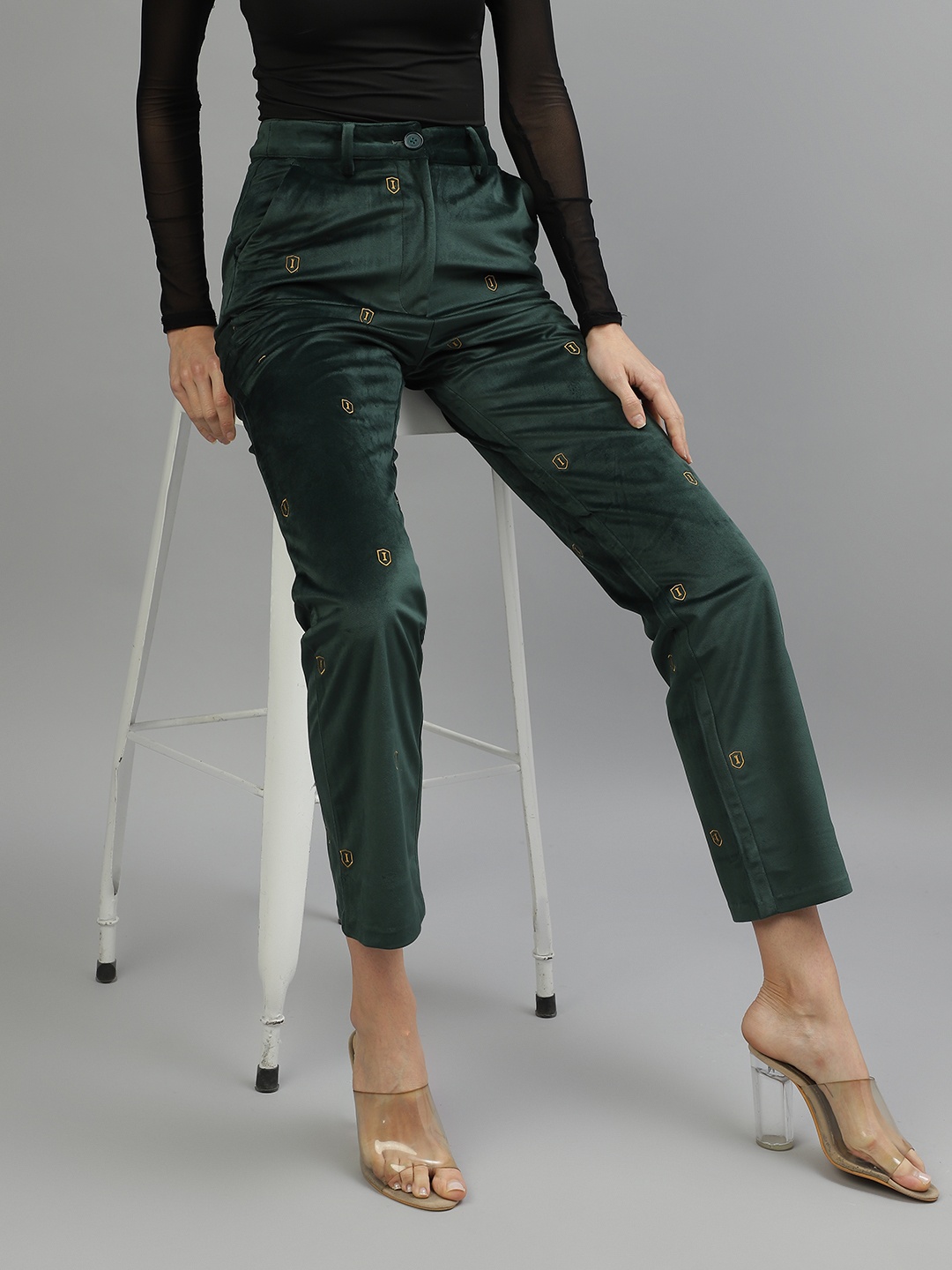 

Iconic Women Green Solid Regular Fit Mid-Rise Trouser