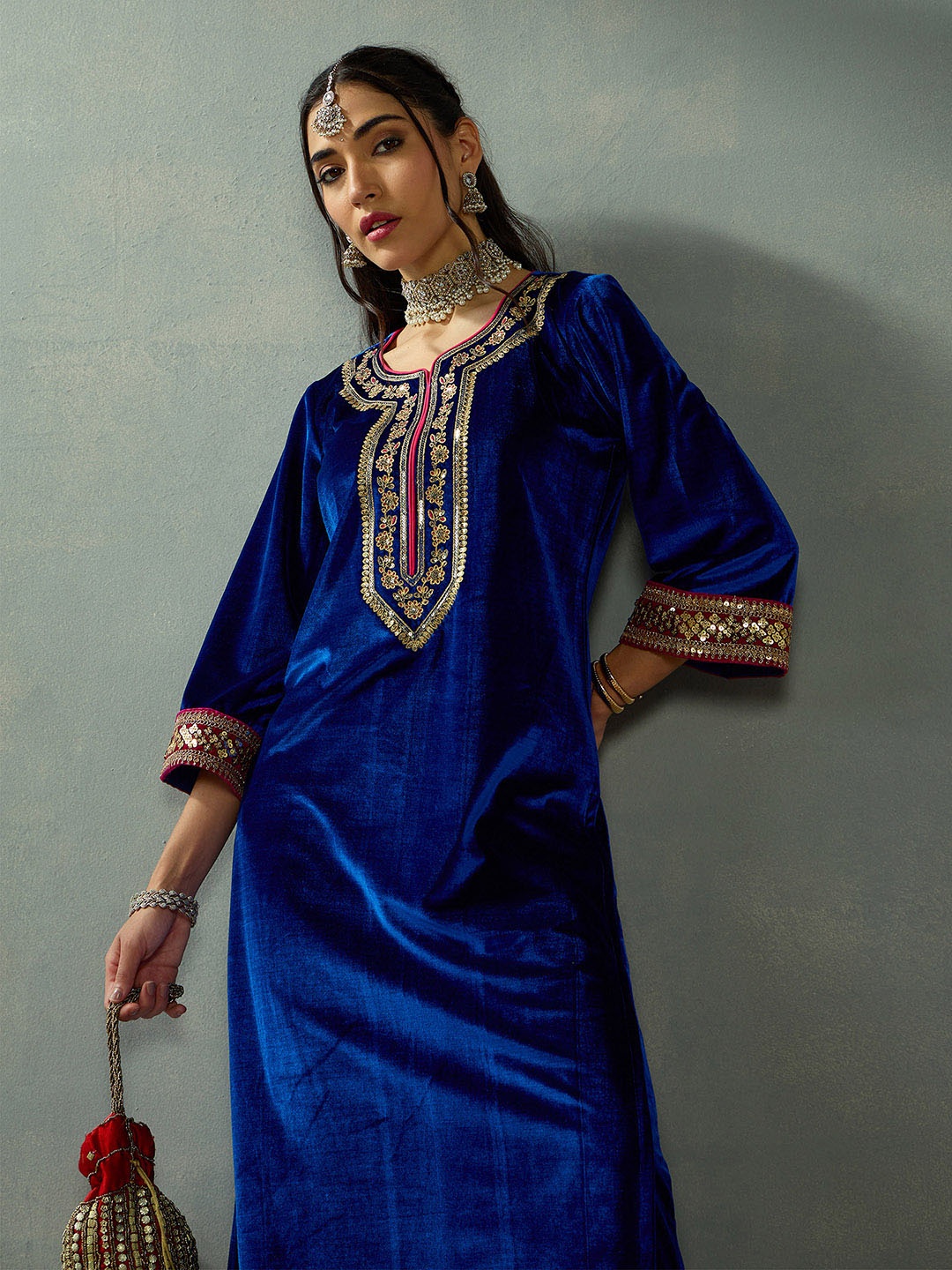 

Shae by SASSAFRAS Women Yoke Design Flared Sleeves Zardozi Grandeur & Majestic Artwork Velvet Kurta, Blue