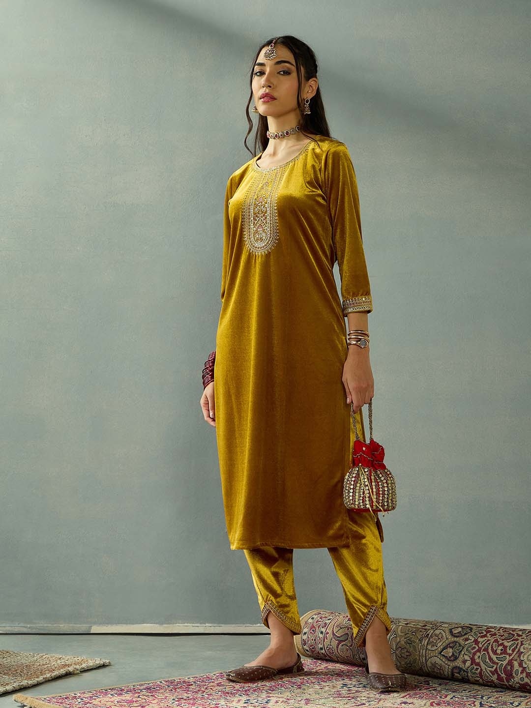 

Shae by SASSAFRAS Women Ethnic Motifs Embroidered Regular Kurta with Trousers, Mustard