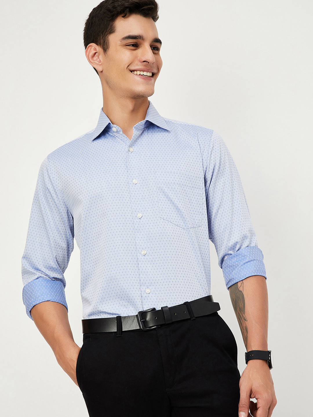 

max Men Spread Collar Textured Cotton Casual Shirt, Blue