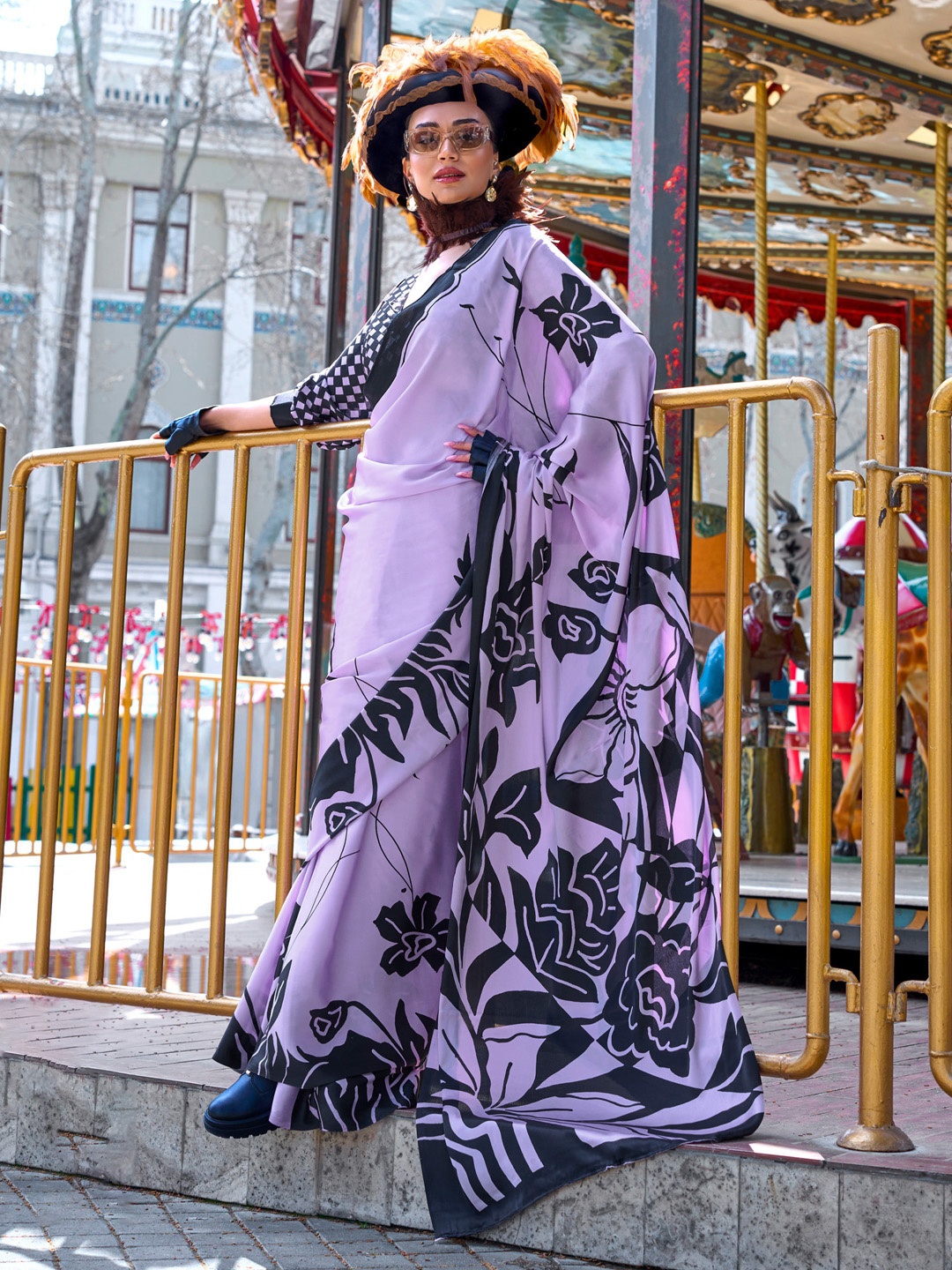 

Mitera Ethnic Motifs Printed Saree, Lavender