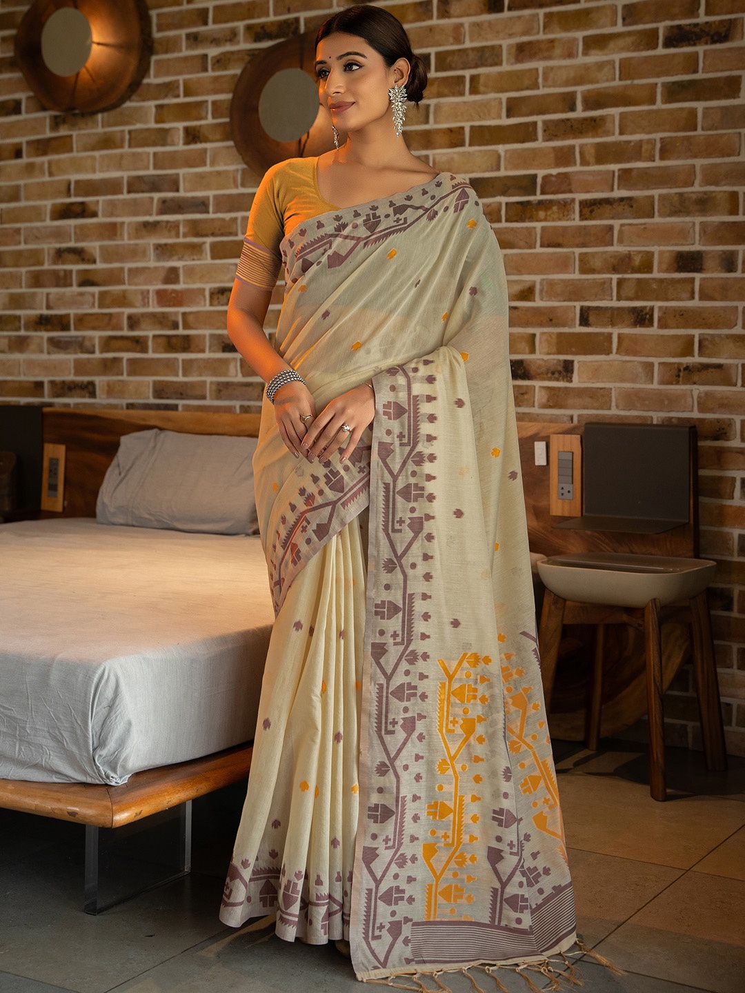 

MAHALASA Ethnic Motifs Woven Design Pure Cotton Saree, Beige
