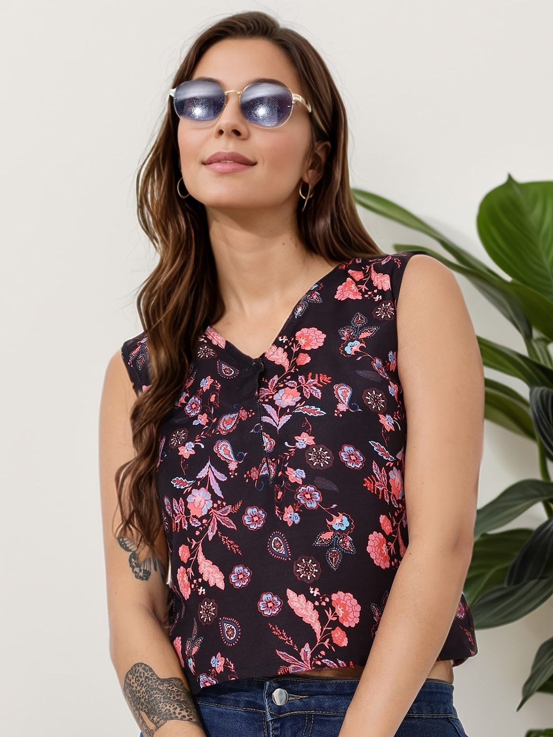 

DressBerry Women Floral Printed V-Neck Sleeveless Top, Black