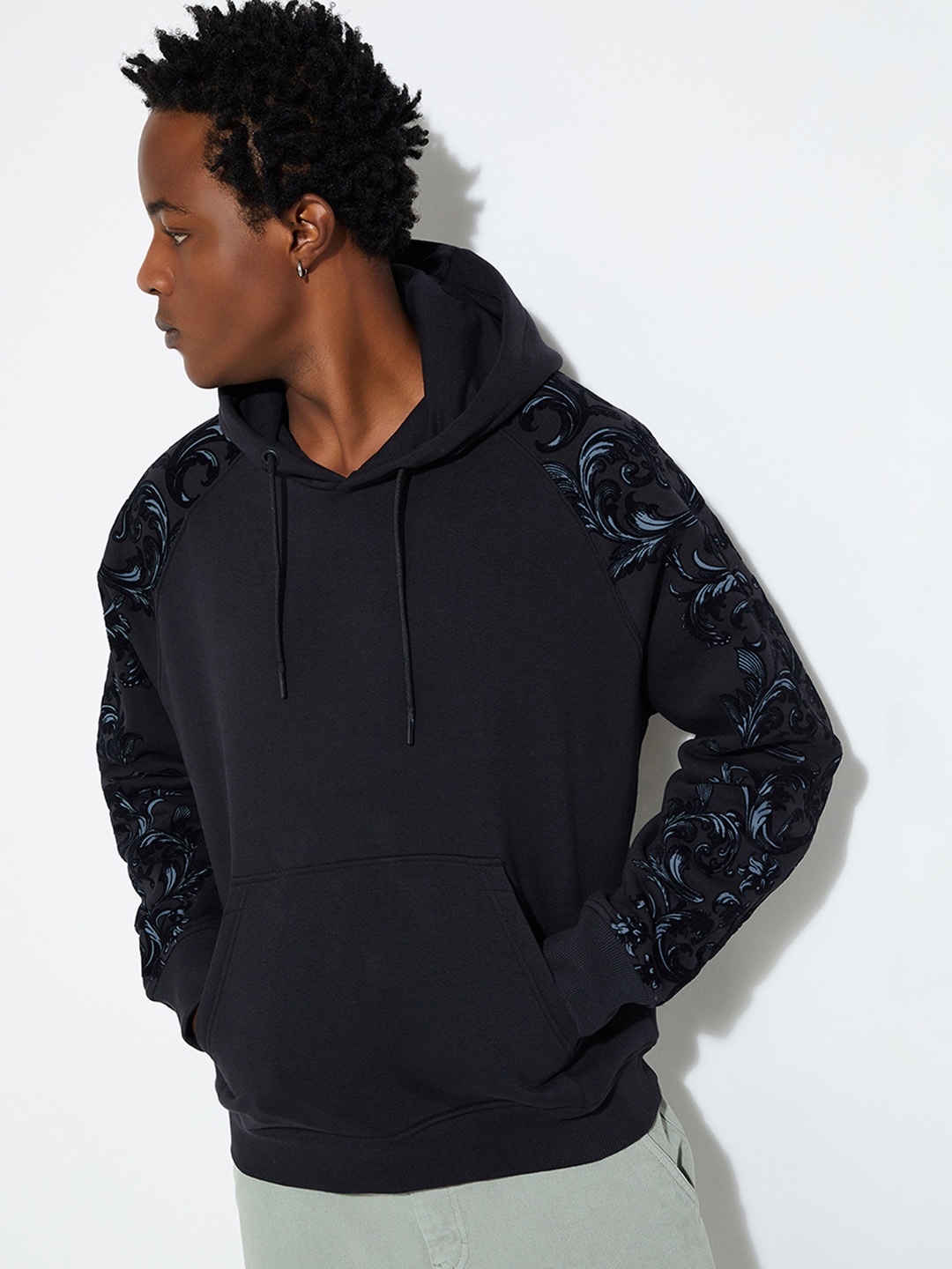 

Max Urb_N Men Oversized Printed Sweatshirt, Black