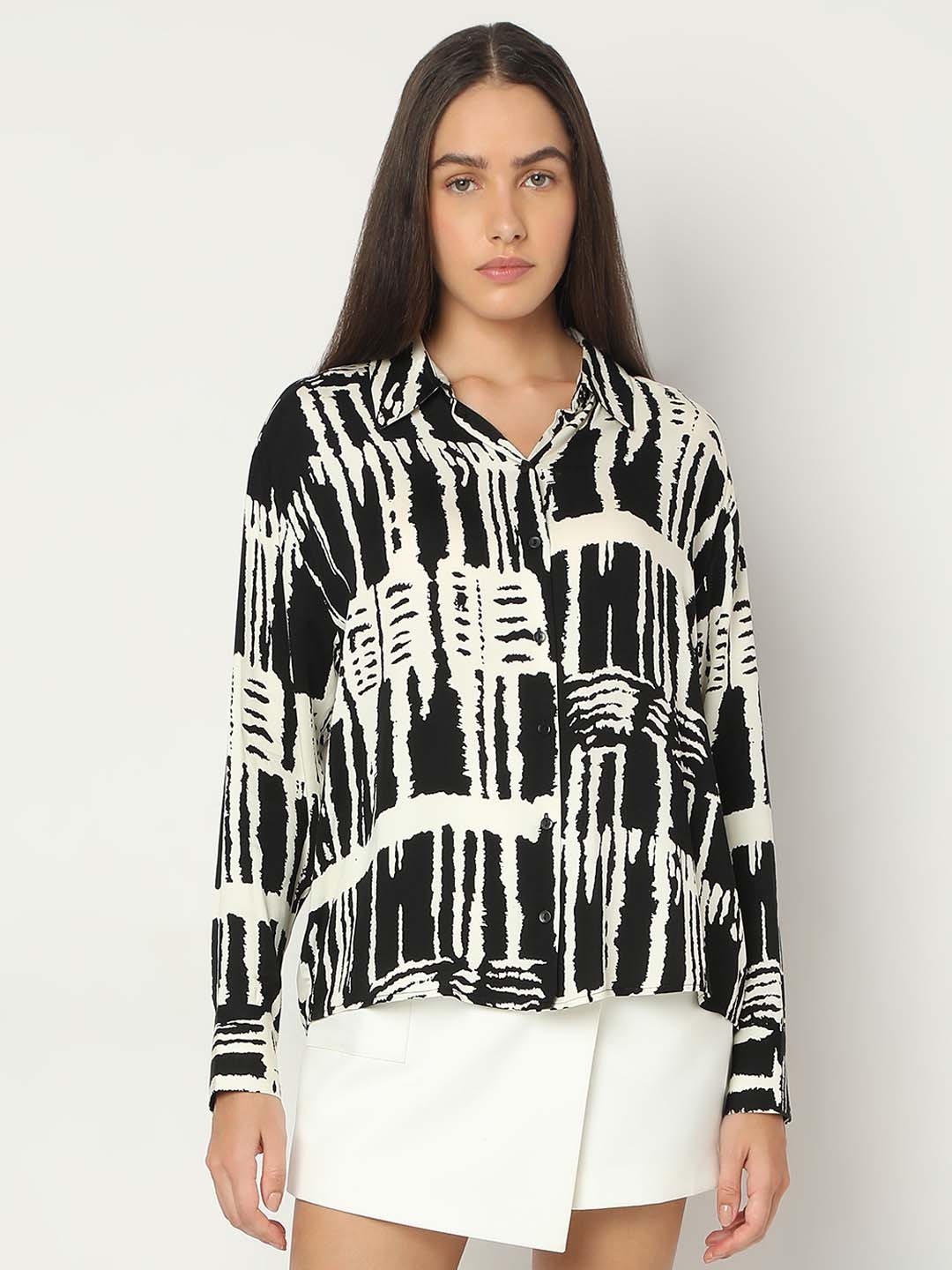 

Vero Moda Women Spread Collar Abstract Printed Casual Shirt, Black