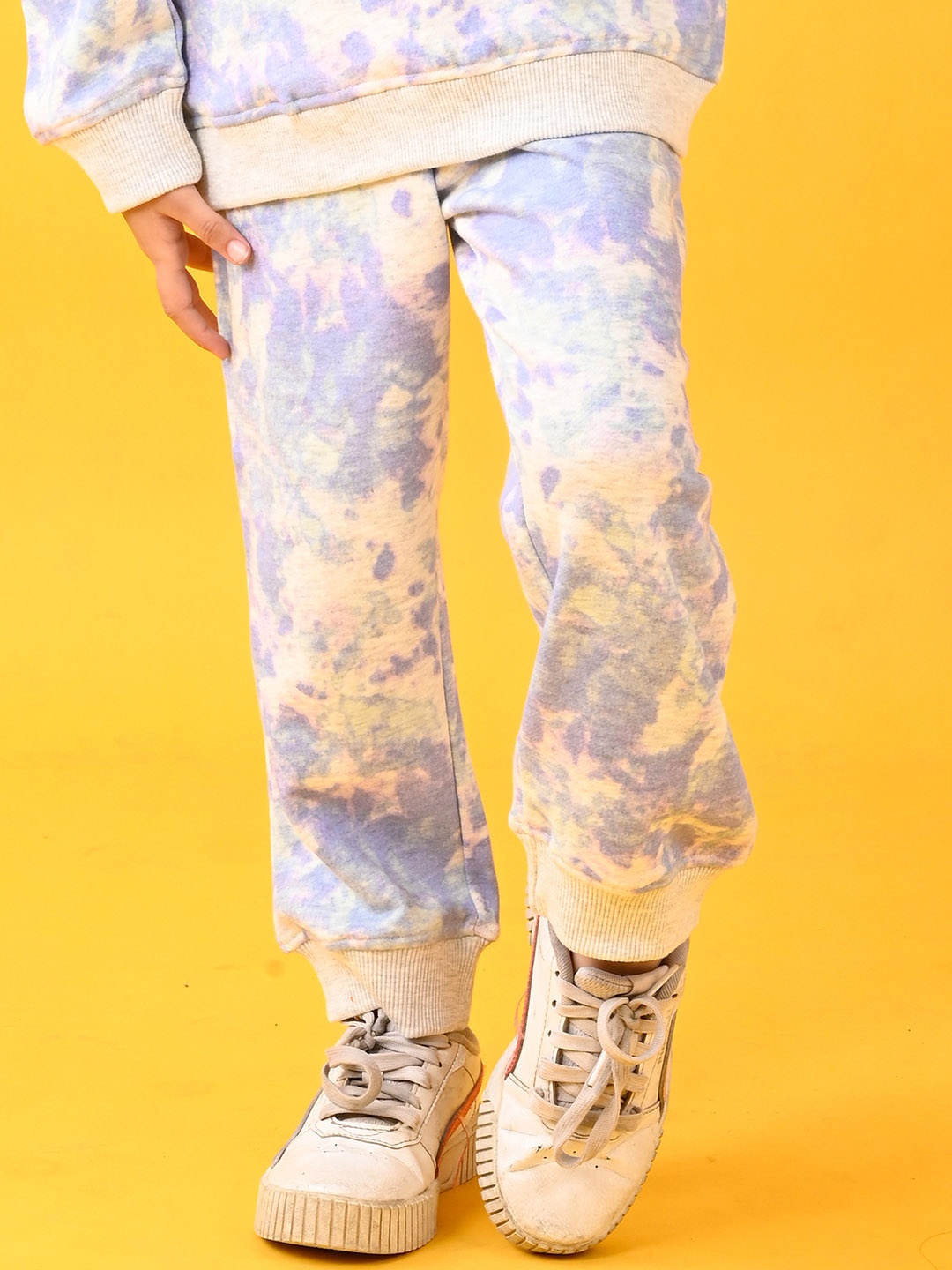 

Anthrilo Girls Tie And Dye Mid Rise Joggers, Off white