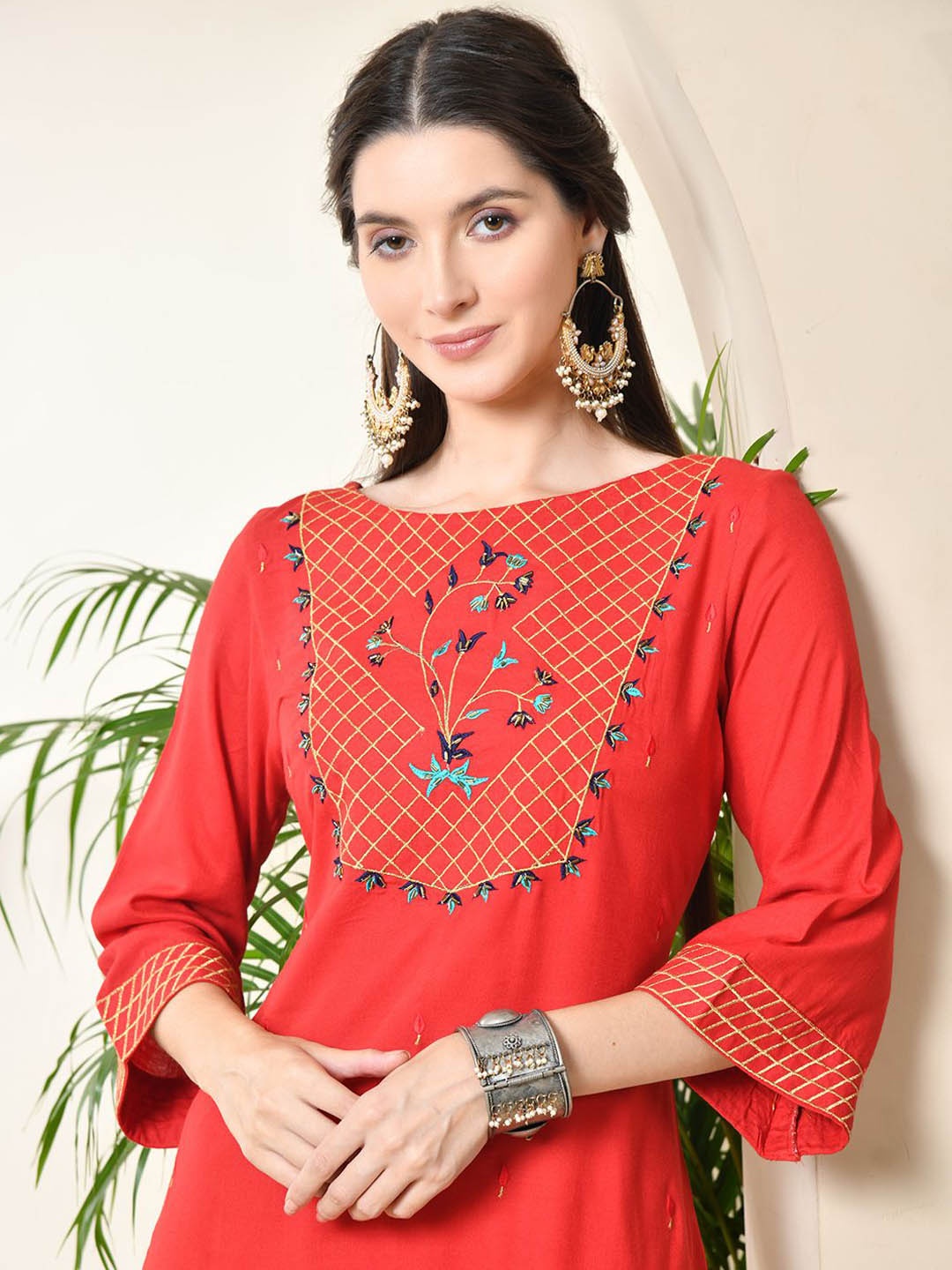 

DOISA Women Embroidered Mirror Work Kurta, Red