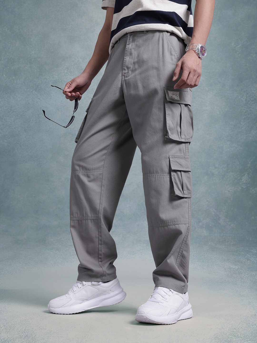 

The Roadster Life Co. Men Mid-Rise Pure Cotton Relaxed Fit Cargos, Grey