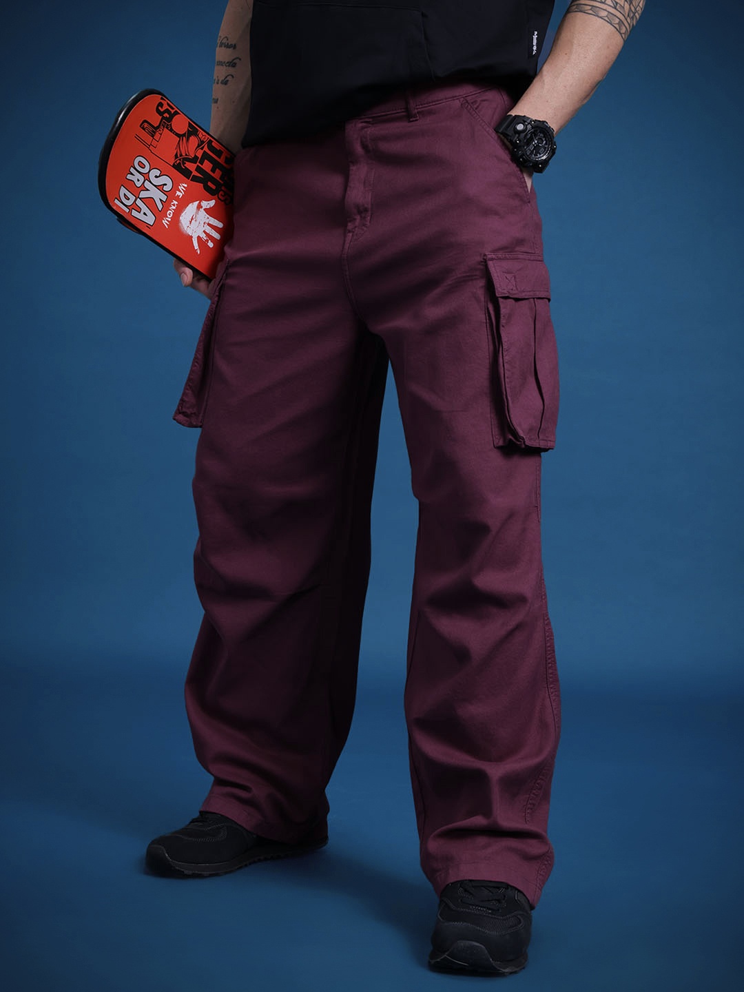 

The Roadster Lifestyle Co. Men Pure Cotton Parachute Fit Cargos, Burgundy