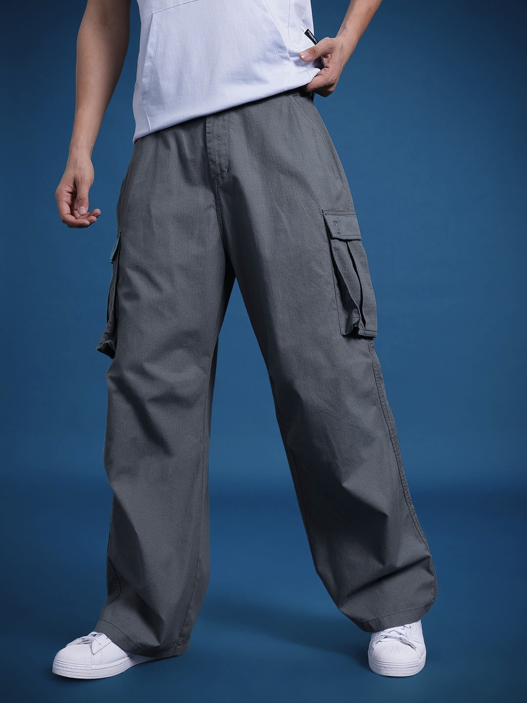 

The Roadster Lifestyle Co. Men Pure Cotton Self-Checked Parachute Fit Cargos, Charcoal