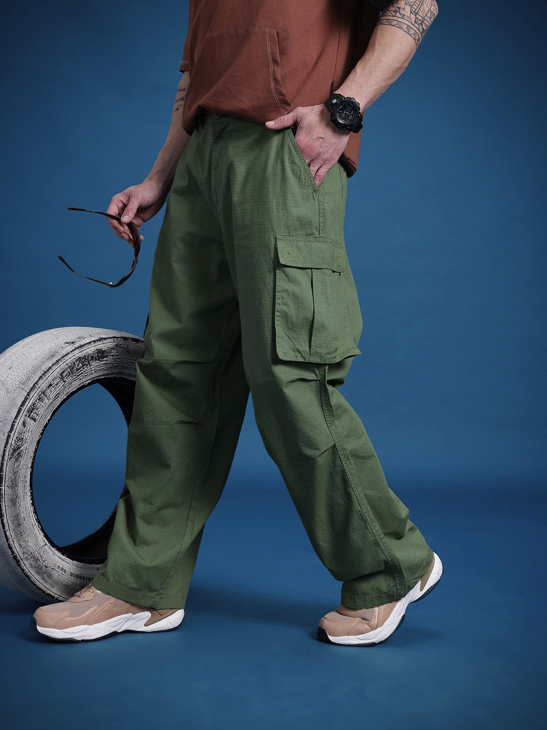 

The Roadster Lifestyle Co. Men Pure Cotton Self-Checked Parachute Fit Cargos, Olive
