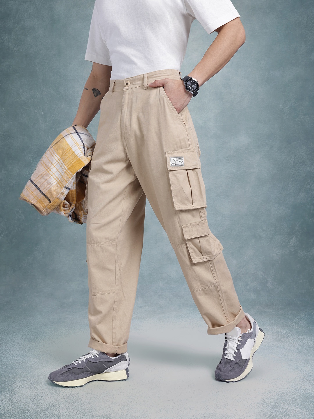 

The Roadster Life Co. Men Mid-Rise Pure Cotton Relaxed Fit Cargos, Beige