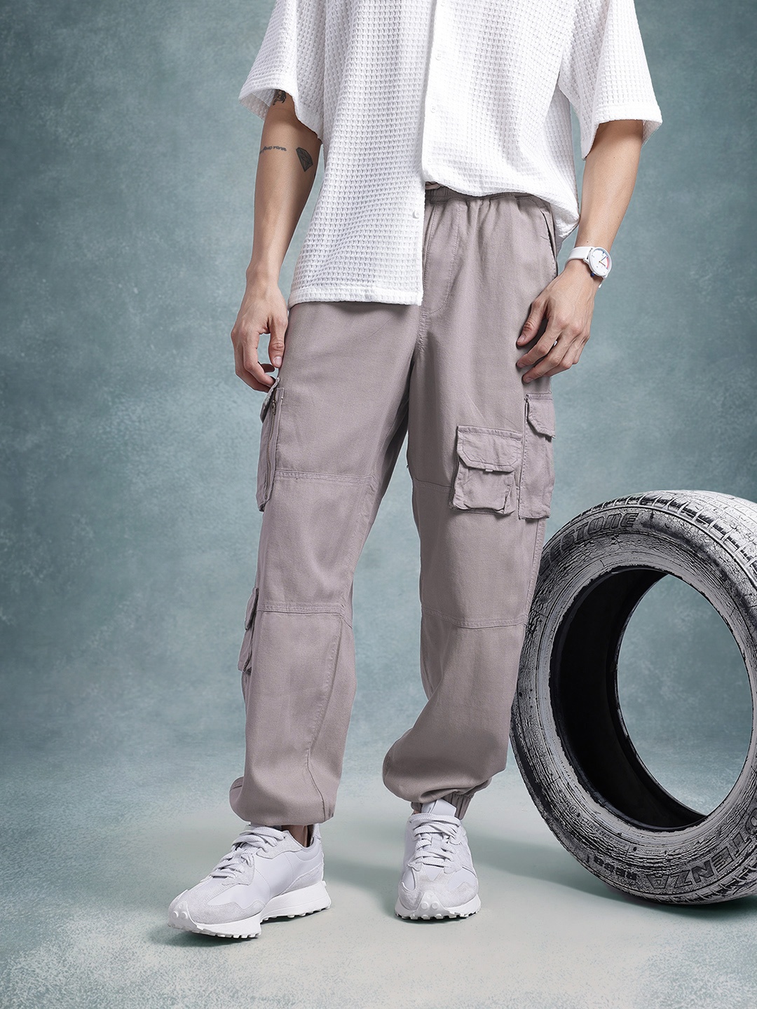 

The Roadster Life Co. Men Pure Cotton Relaxed Fit Cargo-Style Joggers, Grey