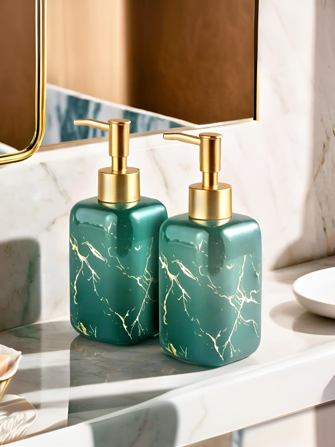 

UMAI Green & Gold-Toned 2 Pieces Abstract Ceramic Soap Dispenser