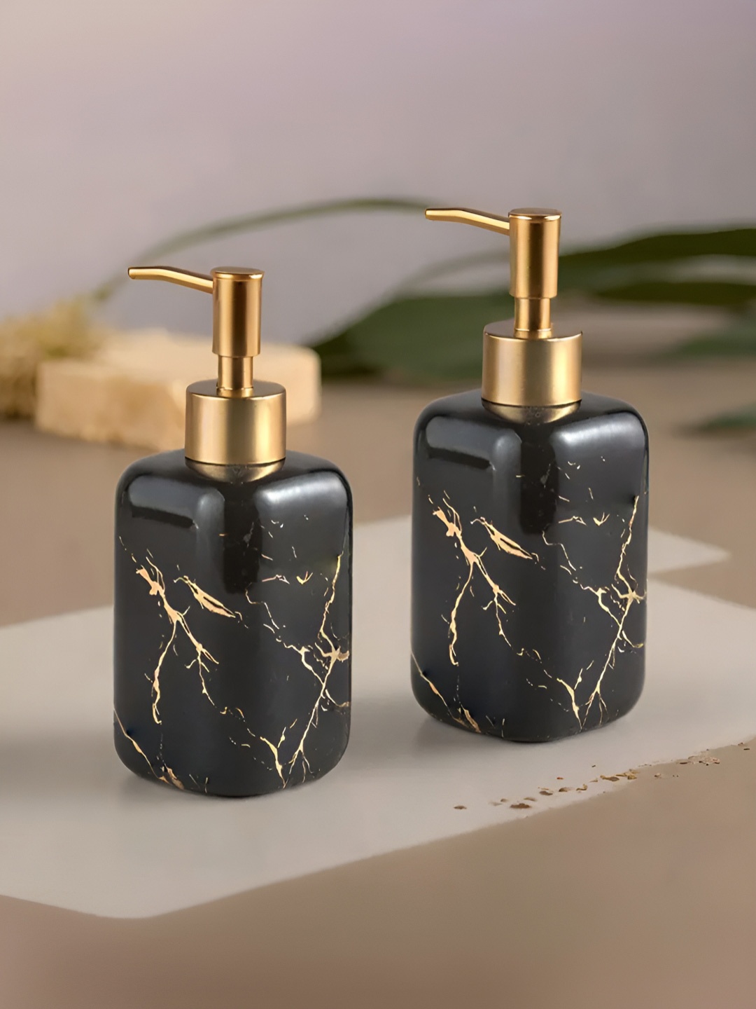 

UMAI Black & Gold-Toned 2 Piece Abstract Ceramic Soap Dispenser 300ml