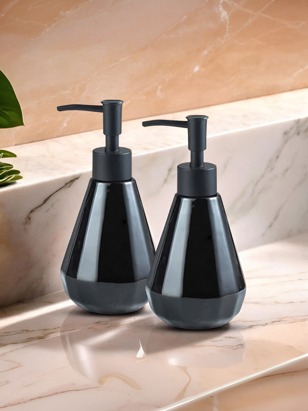 

UMAI Black 2 pieces Ceramic Classic Glossy Soap Dispenser