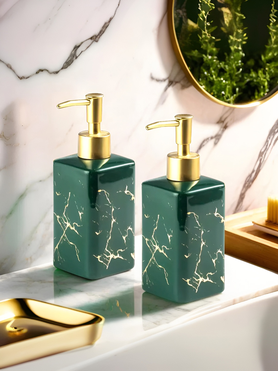 

UMAI Green & Gold-Toned 2 Piece Abstract Ceramic Soap Dispenser