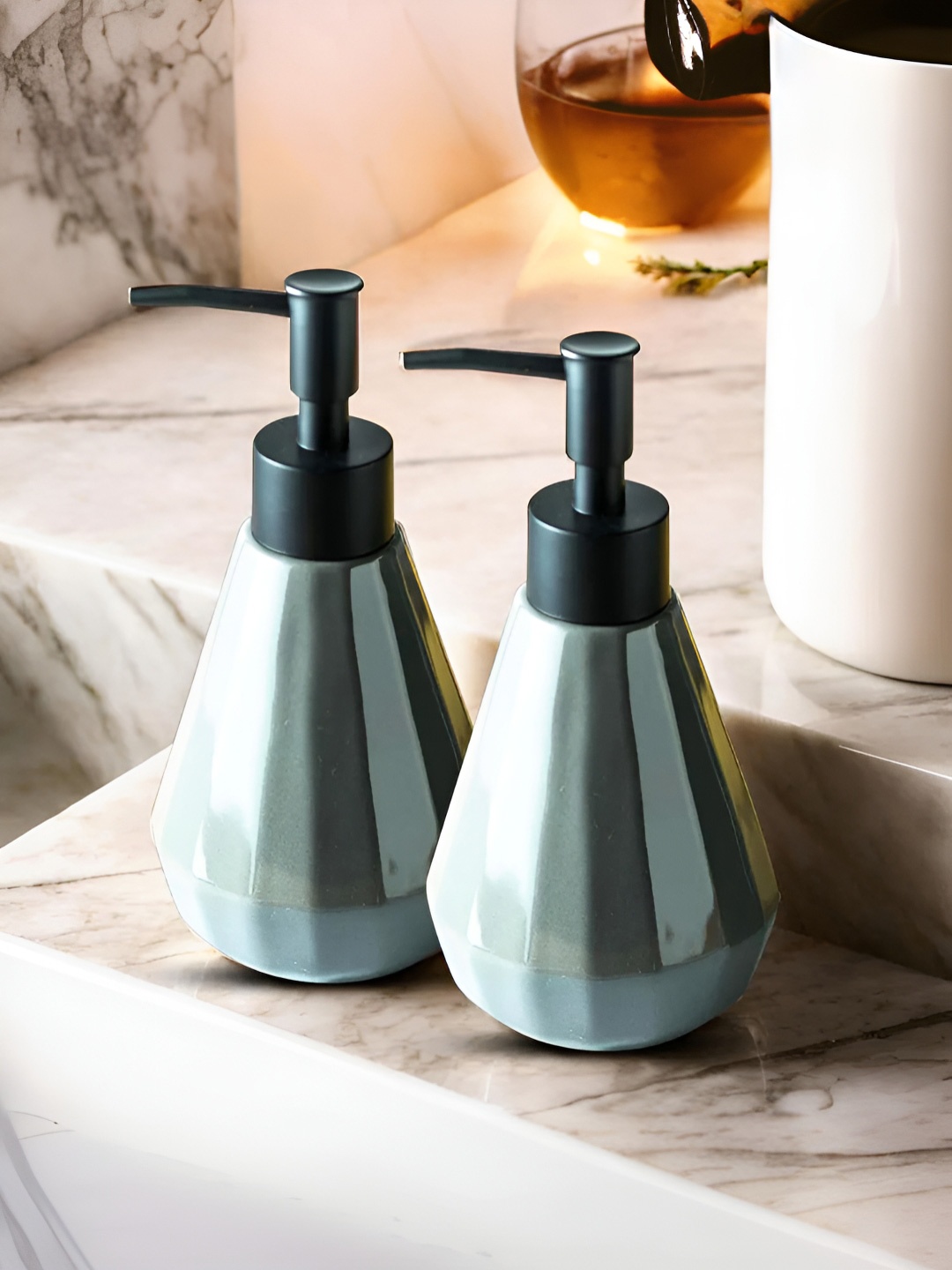 

UMAI Grey & Black 2 Pieces Ceramic Soap Dispenser