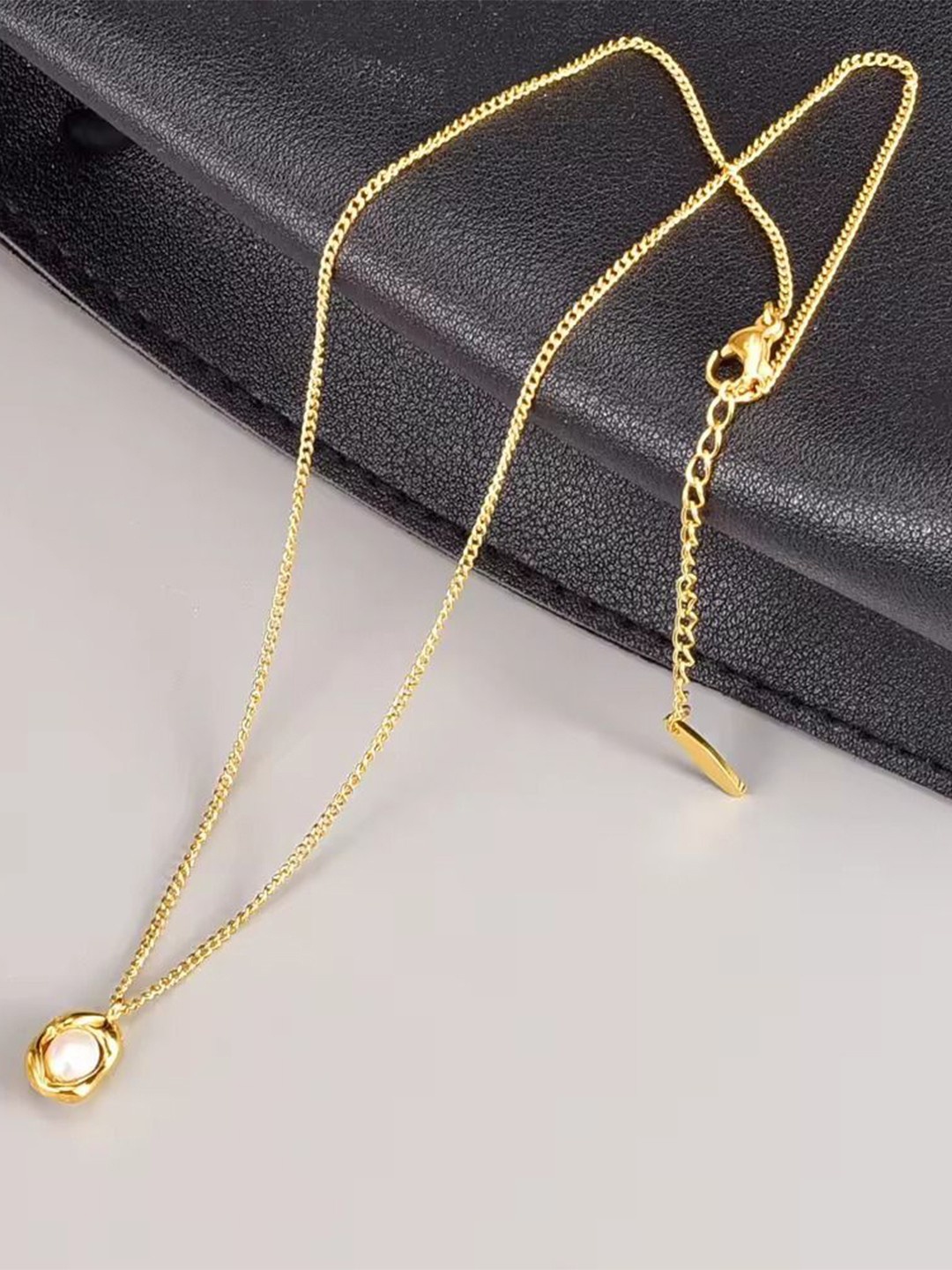 

MANSIYAORANGE Gold Plated Pearl Studded Oval Shape Pendant With Chain