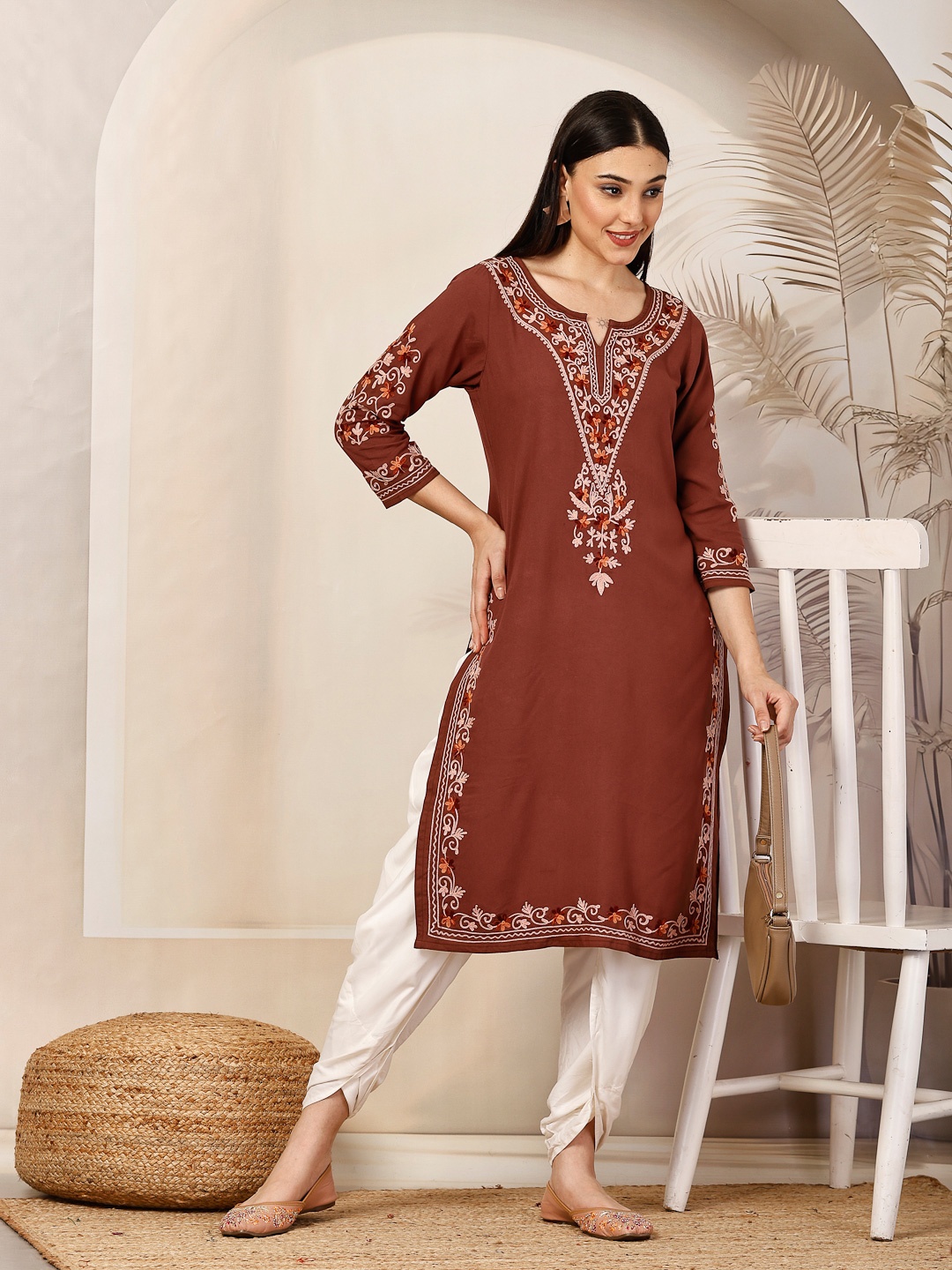 

Qazmi Aafreen Kashmiri Aari Work Straight Kurta, Brown