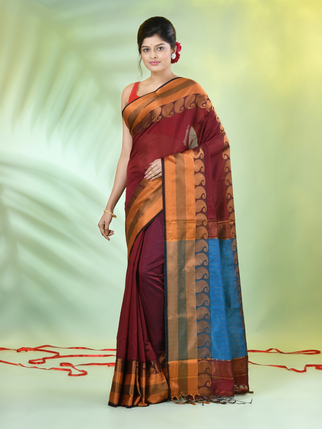 

Charukriti Solid Zari Saree, Red