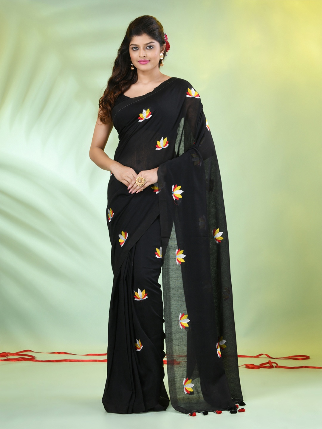 

Charukriti Floral Embroidered Pure Cotton Saree, Black