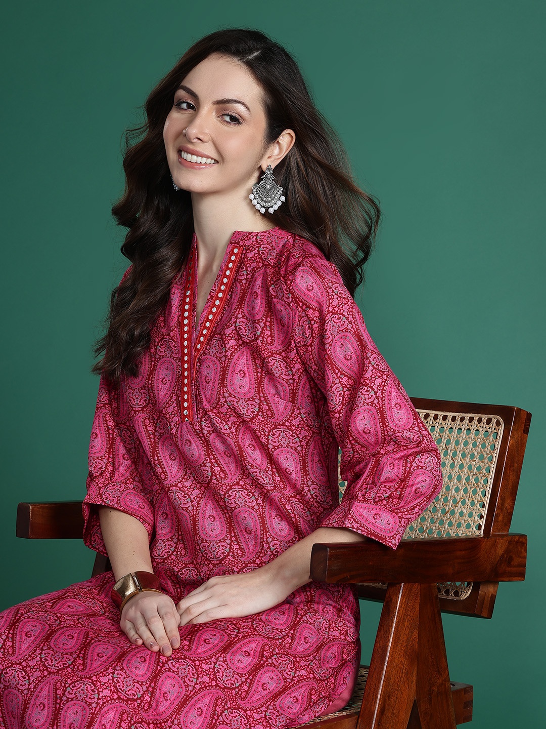 

Sangria Paisley Print Mirror Work Kurta, Fuchsia