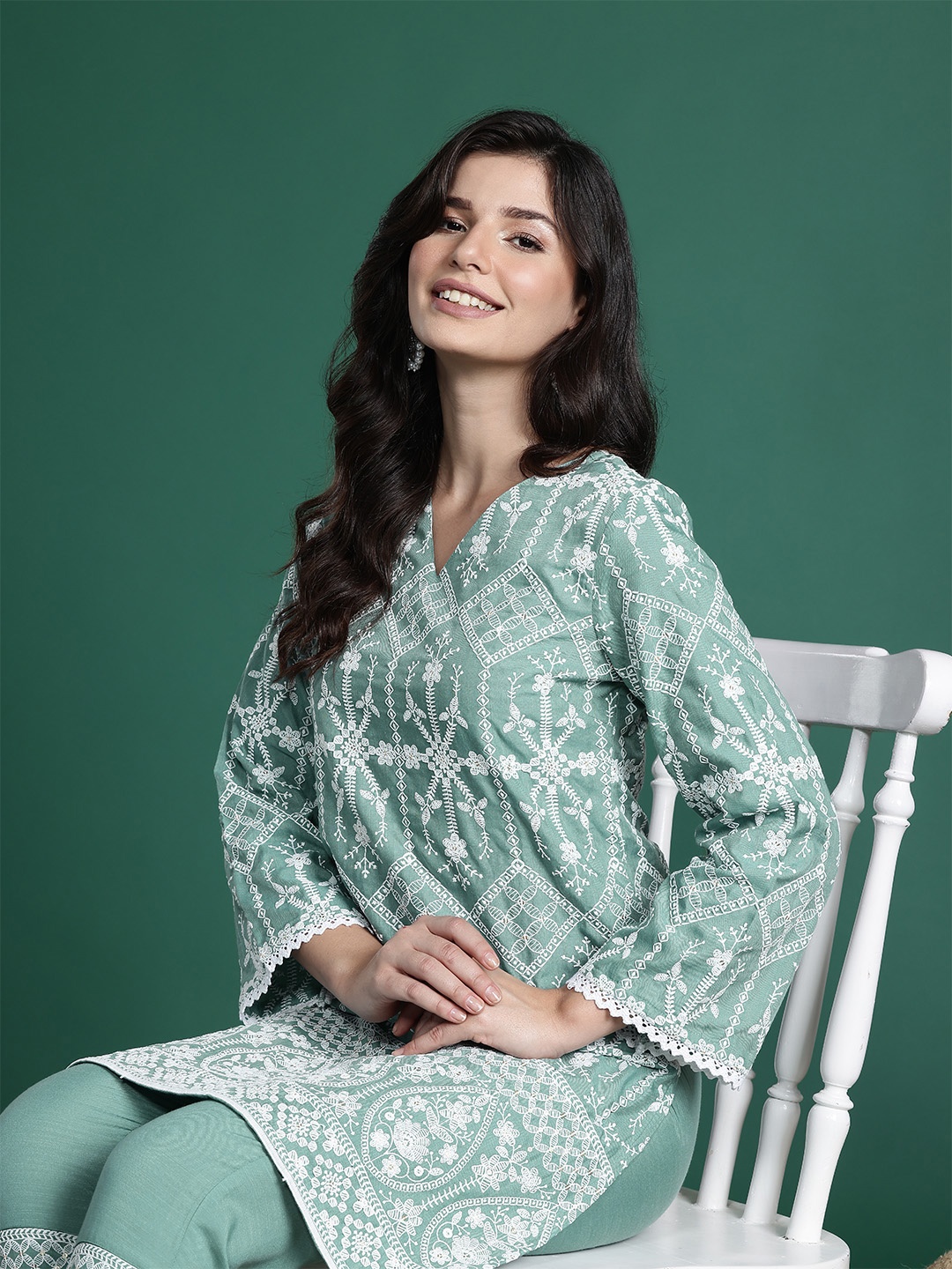 

Sangria Floral Embroidered Sequinned Detail Straight Kurta with Trousers, Green