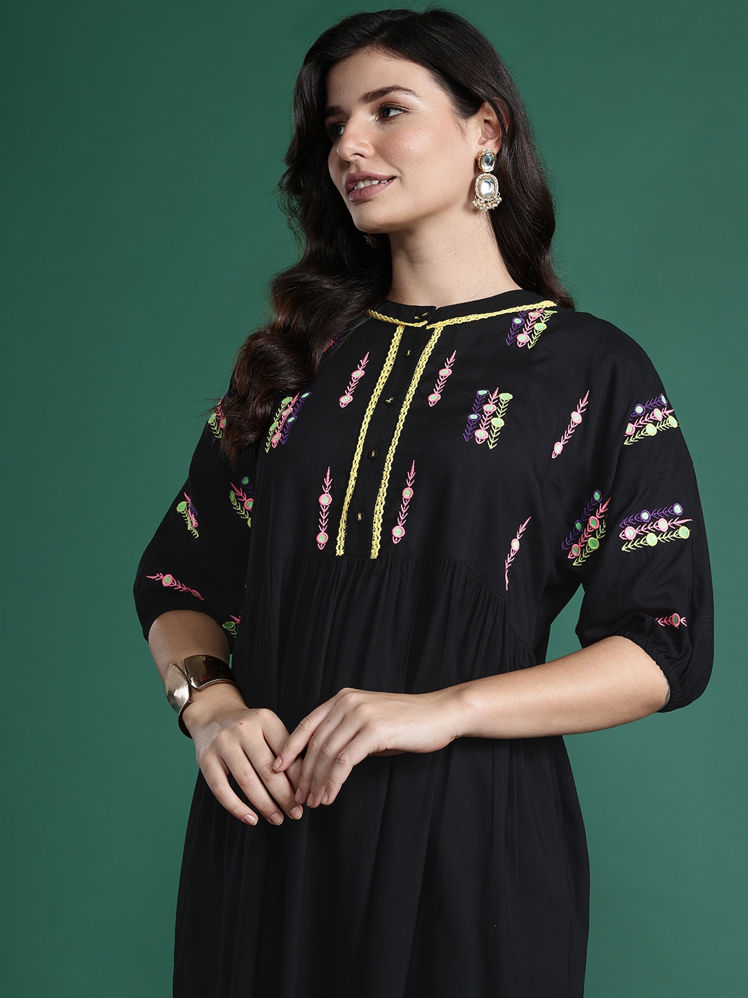 

Sangria Floral Embroidered Thread Work Kurta with Trousers, Black