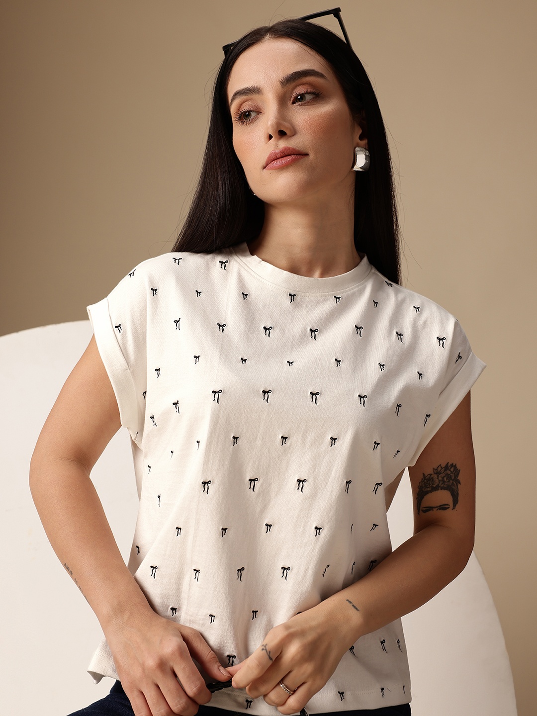 

Chemistry Bow Embroidered Extended Sleeves Pure Cotton T-shirt, White
