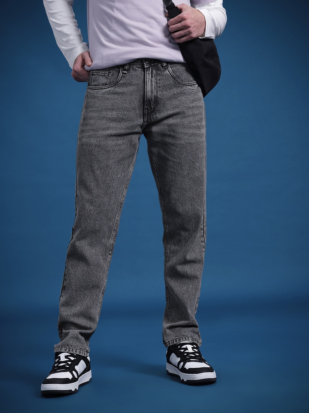 

The Roadster Life Co. Men Relaxed Fit Pure Cotton Jeans, Charcoal