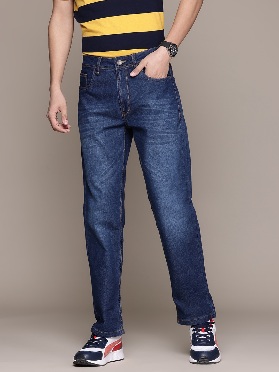 

The Roadster Lifestyle Co. Men Light Fade Stretchable Regular Jeans, Blue