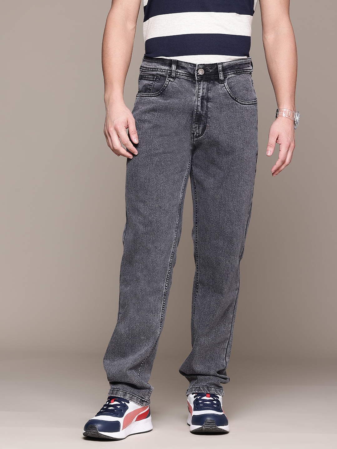 

The Roadster Lifestyle Co. Men Light Fade Stretchable Regular Jeans, Grey