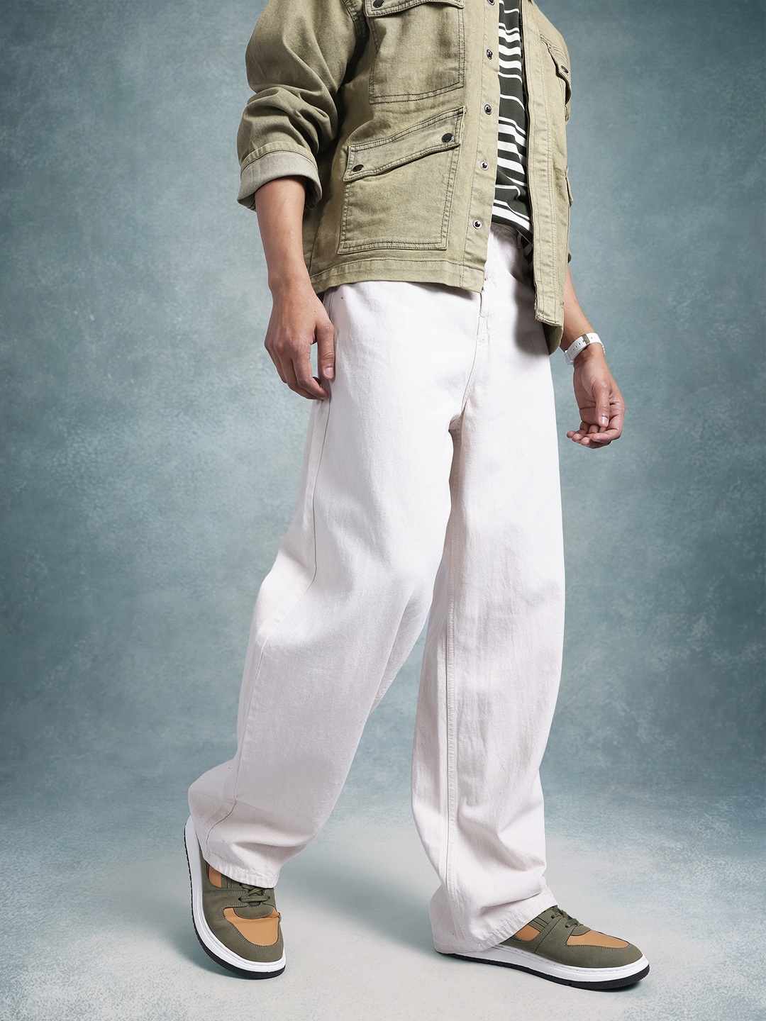 

The Roadster Life Co. Men Baggy Loose Fit Stretchable Jeans, Off white