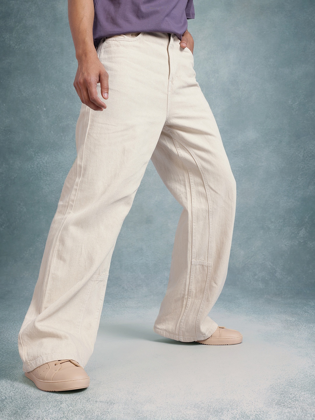 

The Roadster Life Co. Men Loose Bootcut Jeans, Beige