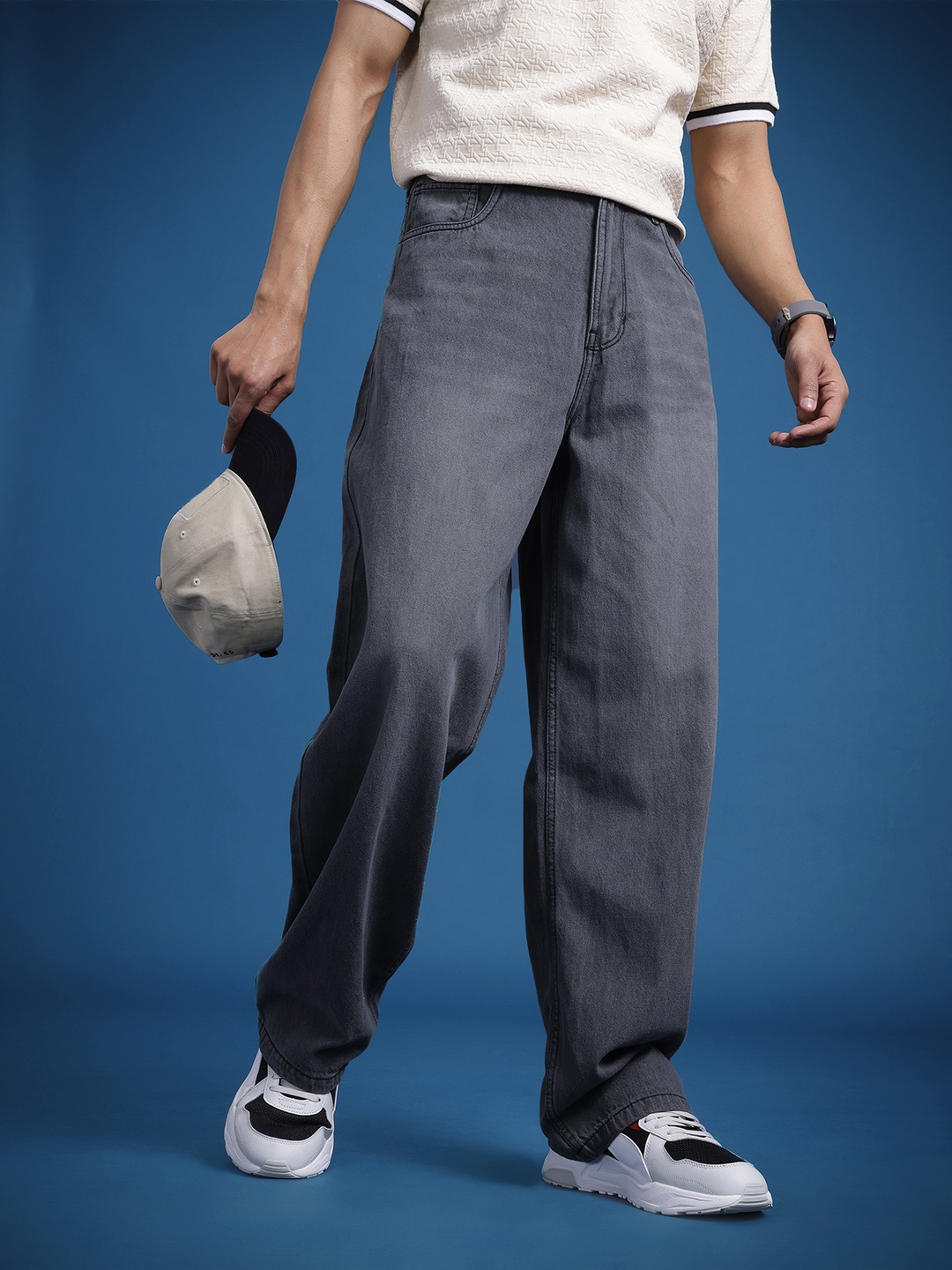 

The Roadster Life Co. Men Loose Baggy Fit Pure Cotton Jeans, Charcoal