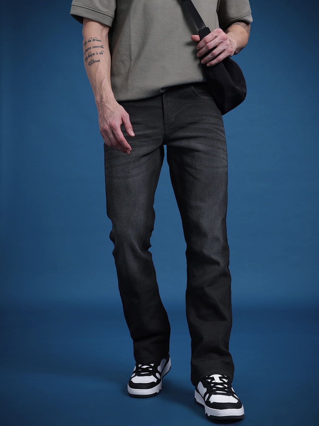 

The Roadster Life Co. Men Bootcut Light Fade Pure Cotton Jeans, Charcoal