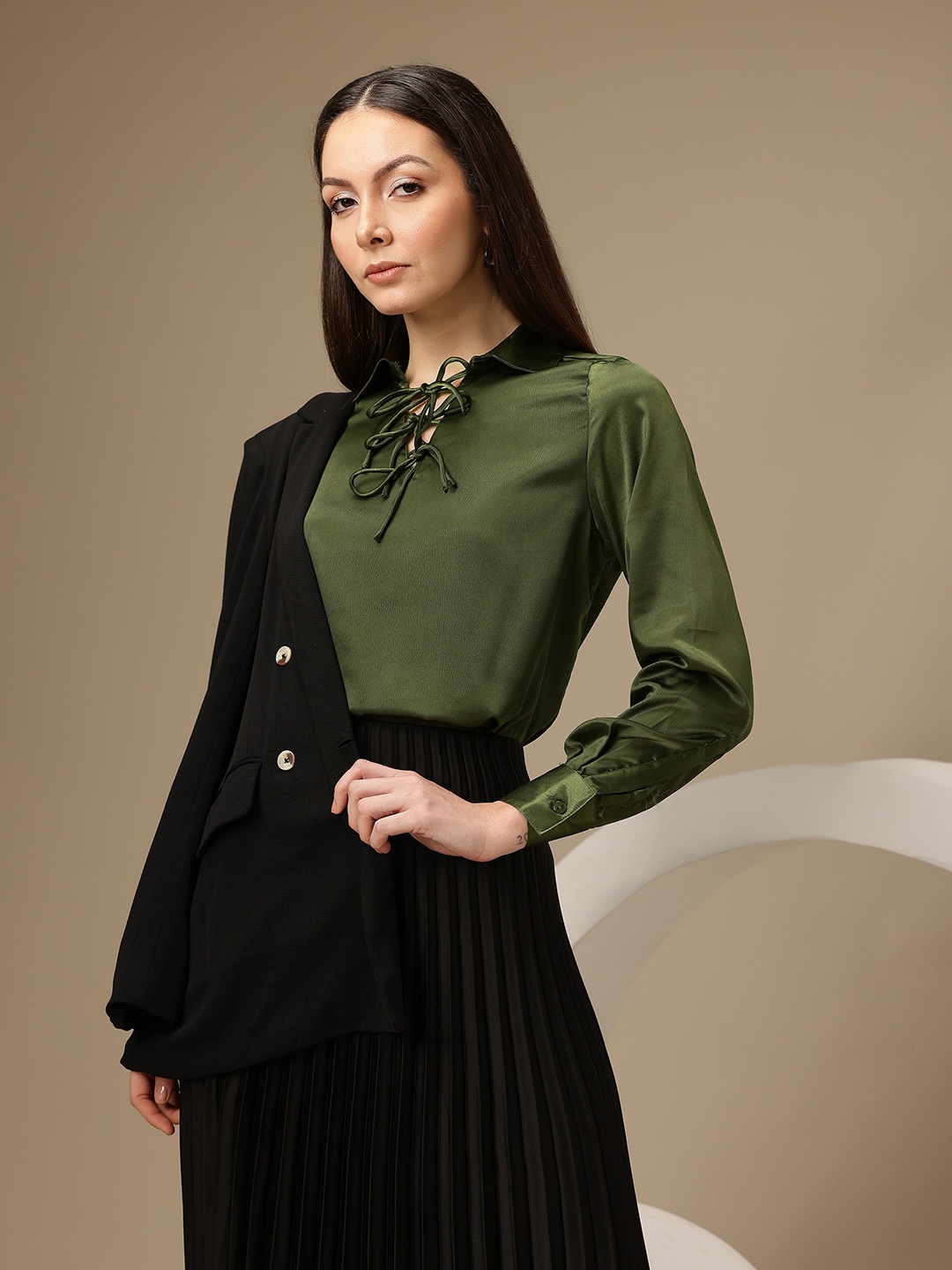 

Chemistry Bow Tie-Up Detail Shirt Style Top, Olive